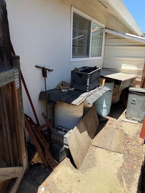 Before Side Yard Cleanout & Junk Removal in Turlock, CA, CA